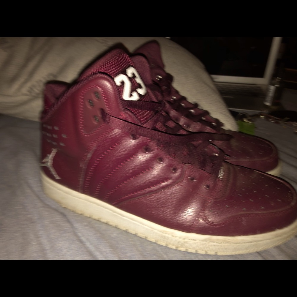Jordan 1 maroon clean rarely work
